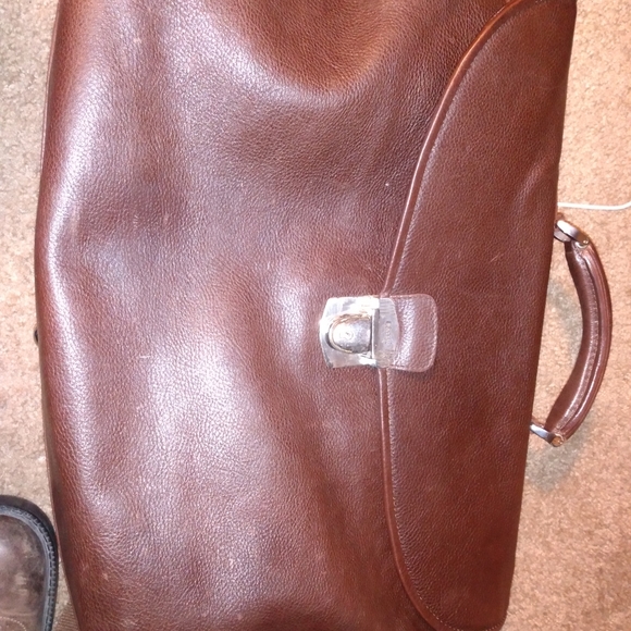 Men's over the shoulder bag and hand strap - Picture 4 of 5